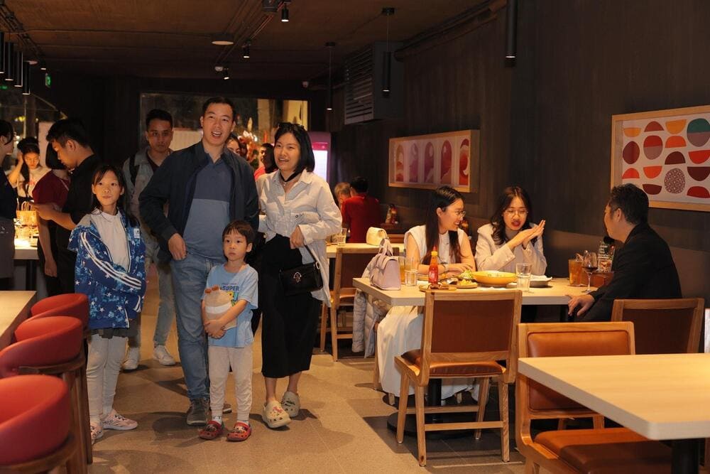 The clean, modern space suits both quick bites and family gatherings (Source: Pizza Hut Signature)